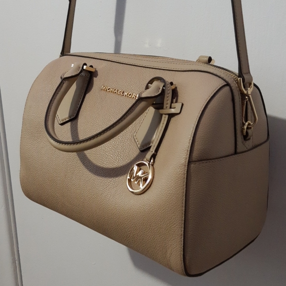 Michael Kors Handbags - Michael Kors Large Cross Body